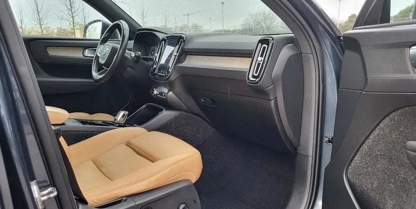 Volvo XC 40 cena 102500 przebieg: 175000, rok produkcji 2019 z Gdańsk małe 79